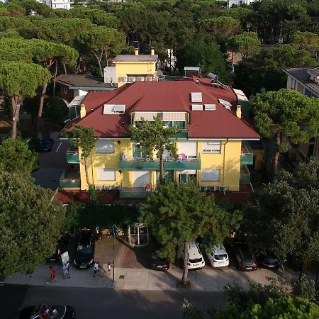 Villa Lucilla Lignano Sabbiadoro Buitenkant foto