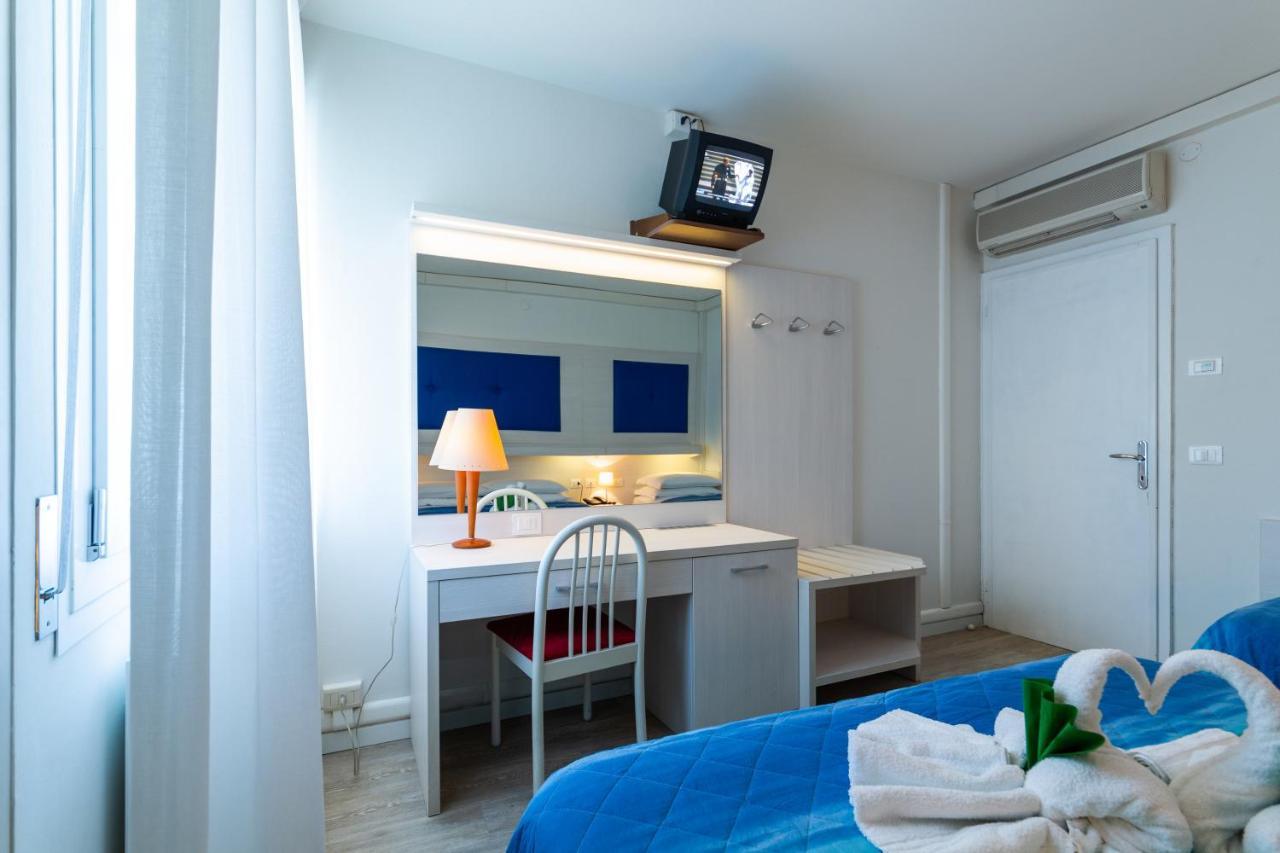Villa Lucilla Lignano Sabbiadoro Buitenkant foto
